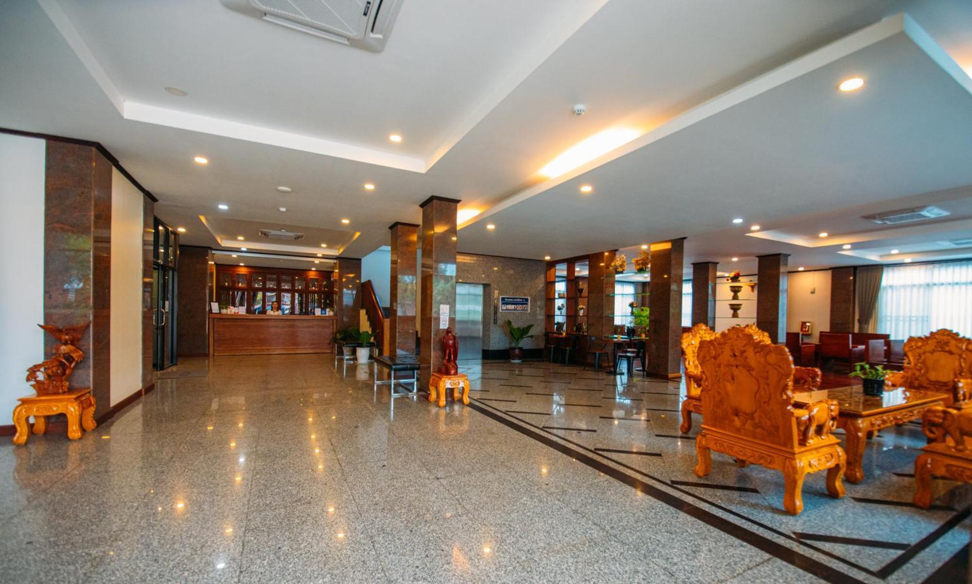 โรงแรมศรีสมบัติ พลาซ่า วังเวียง ภายนอก รูปภาพ