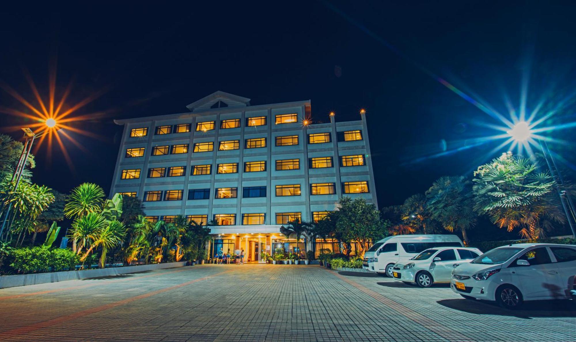 โรงแรมศรีสมบัติ พลาซ่า วังเวียง ภายนอก รูปภาพ